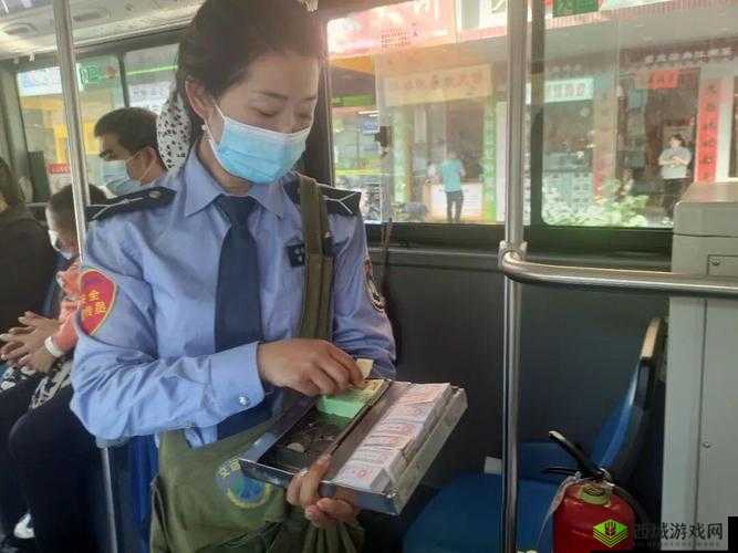 第一章:公交车售票员用 B 检票引发的故事